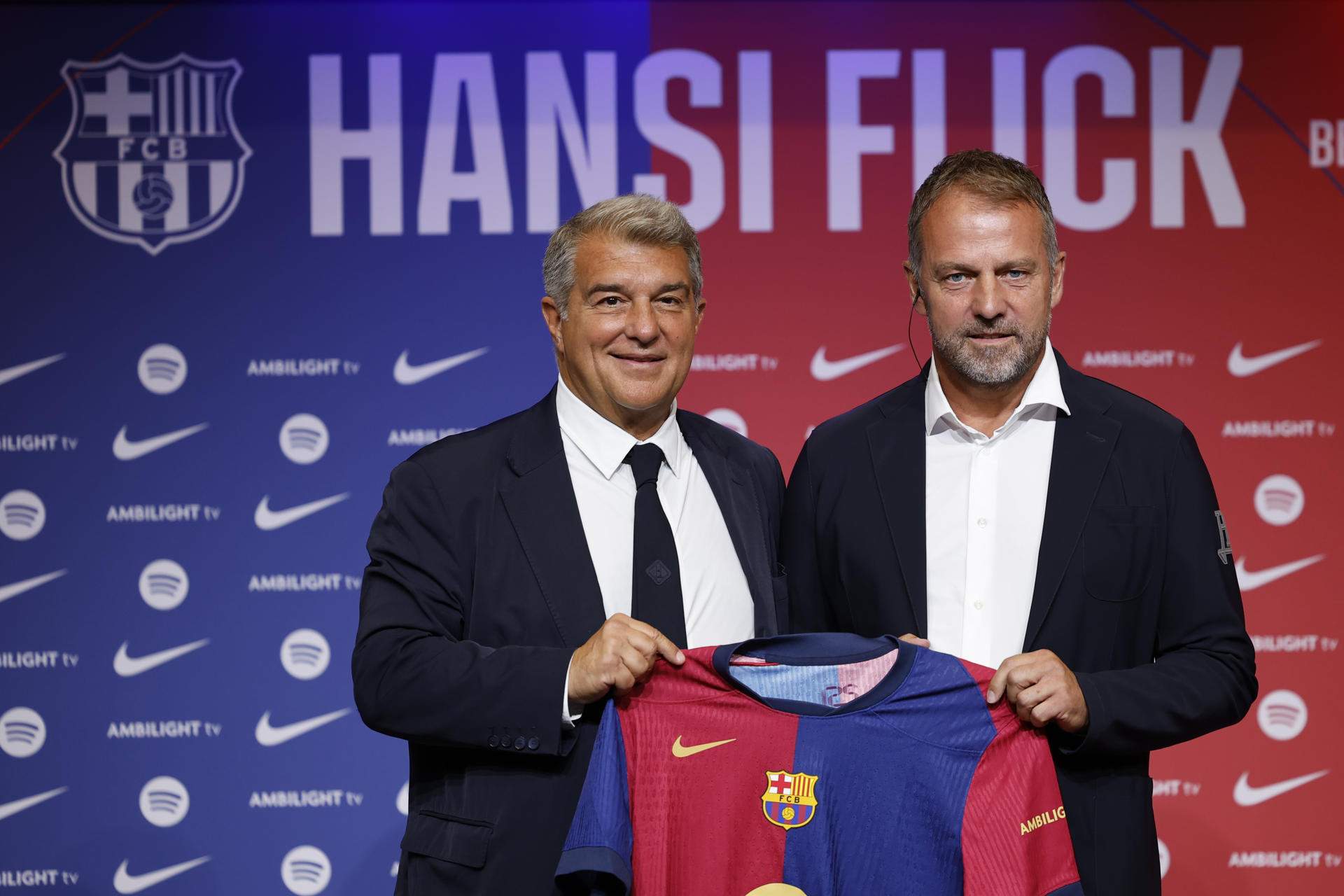 Hansi Flick defiende su juego: "Mi estilo no está lejos del de Cruyff y Guardiola"