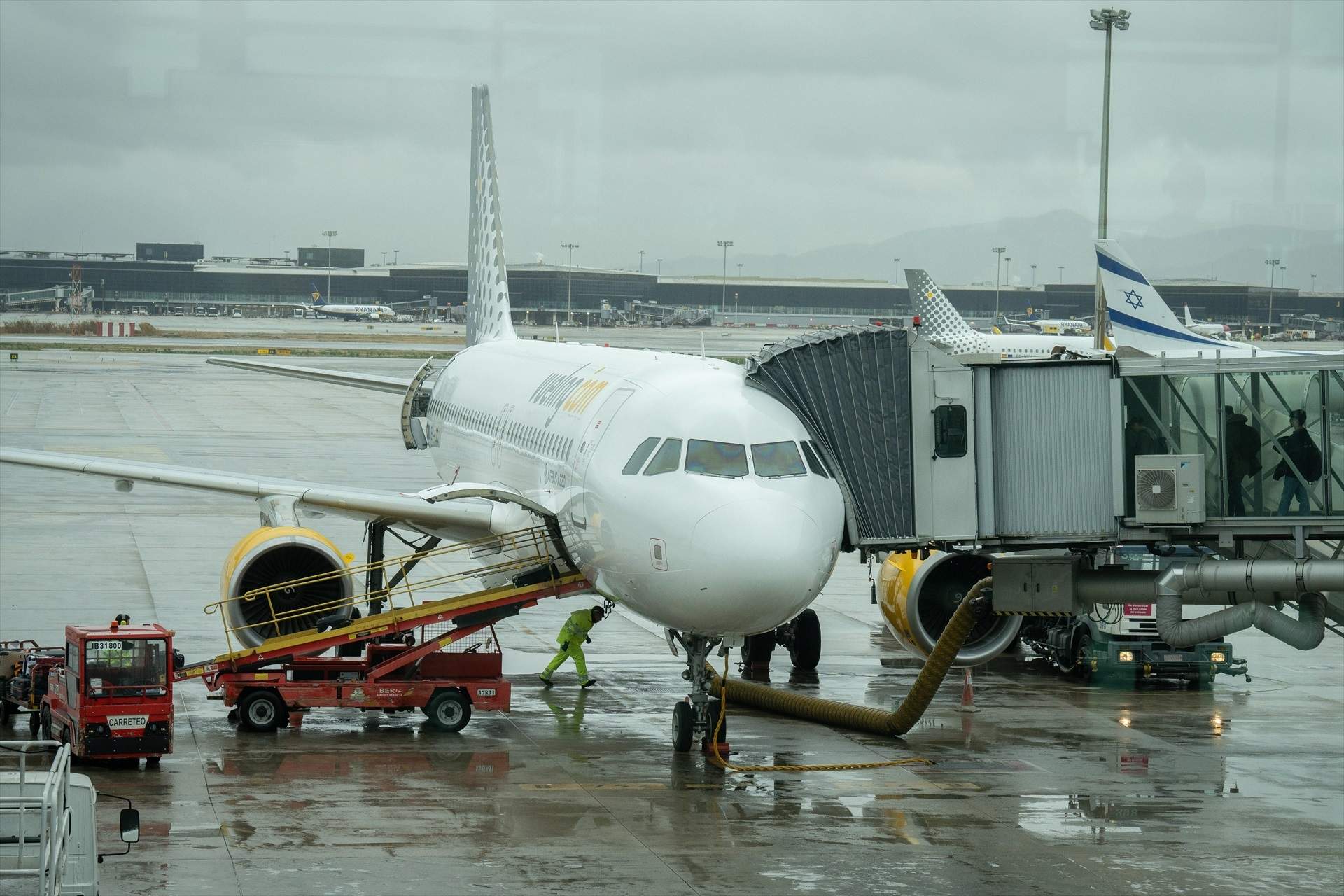 Illa aterriza el debate sobre el aeropuerto en el Parlament: la línea roja de ERC y la negativa de los Comuns
