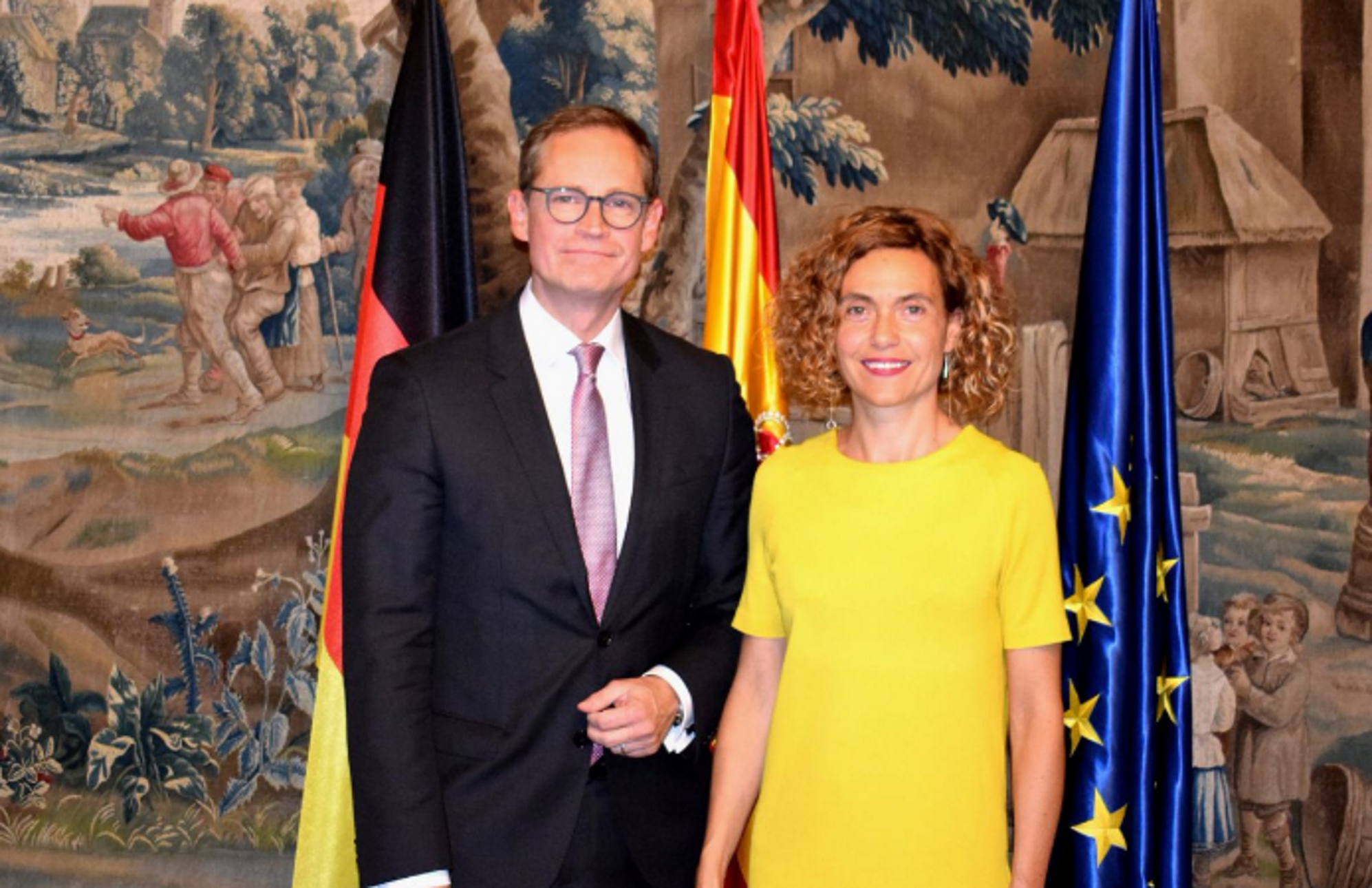 Meritxell Batet recibe al presidente del Bundesrat vestida de amarillo
