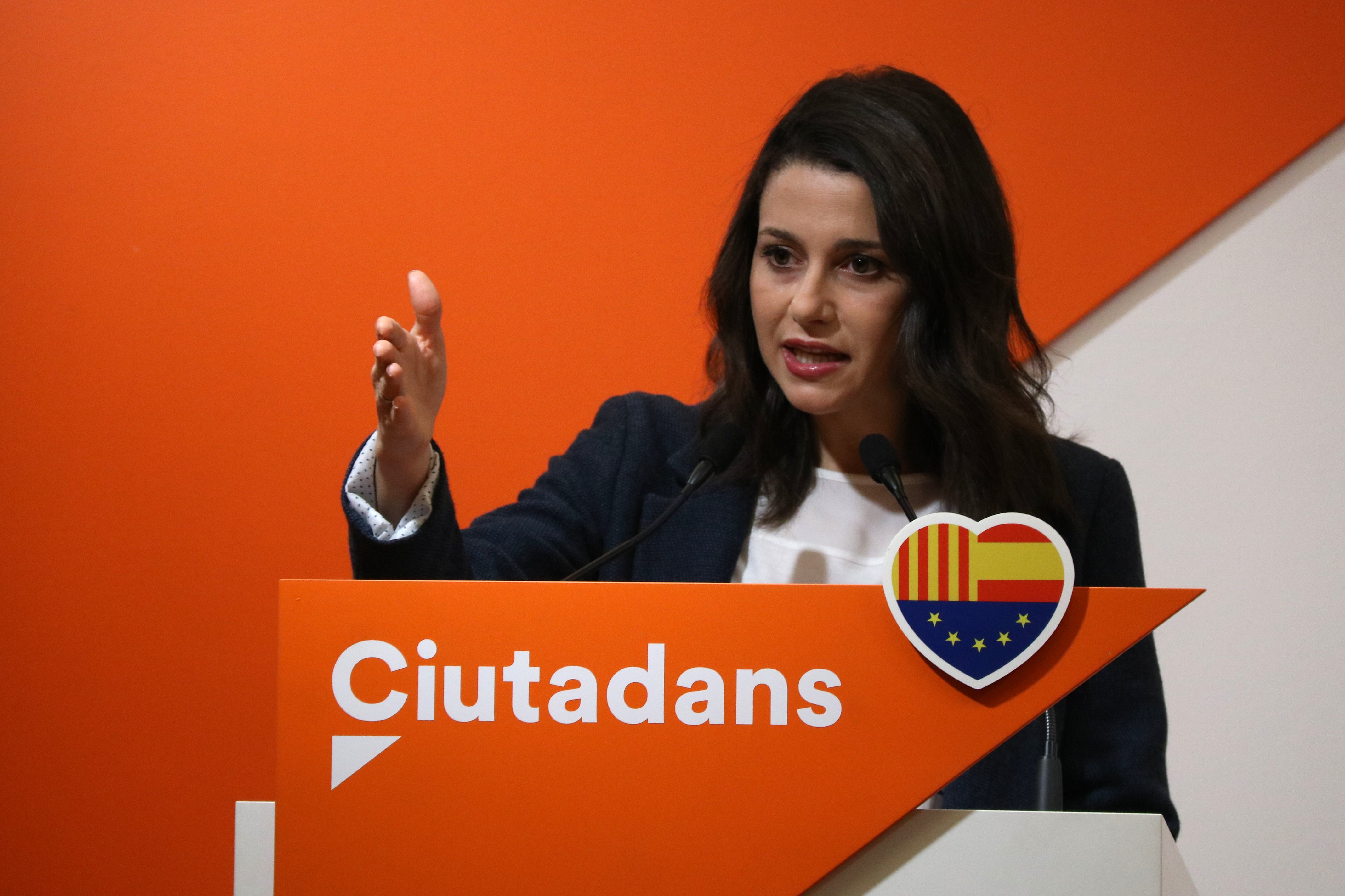 Arrimadas: "El Rei garanteix la unitat d'Espanya, fa la seva feina"