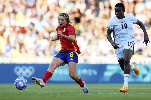Mariona Caldentey da un pase durante un partido de los Juegos Olímpicos / Foto: EFE