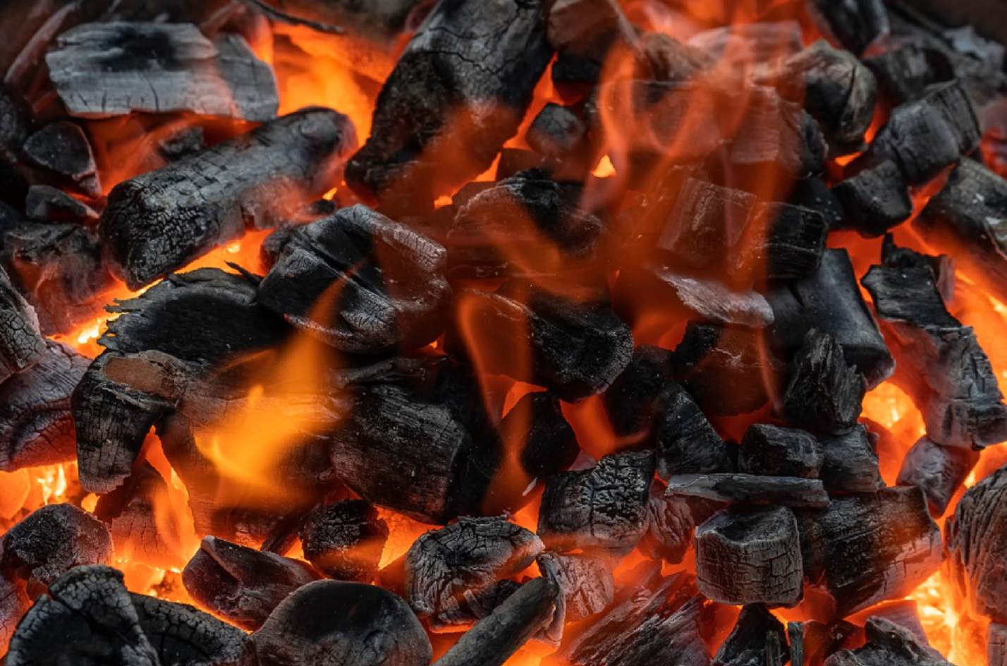 Com cuinaven i menjaven els neandertals: un viatge de sis mil anys enrere