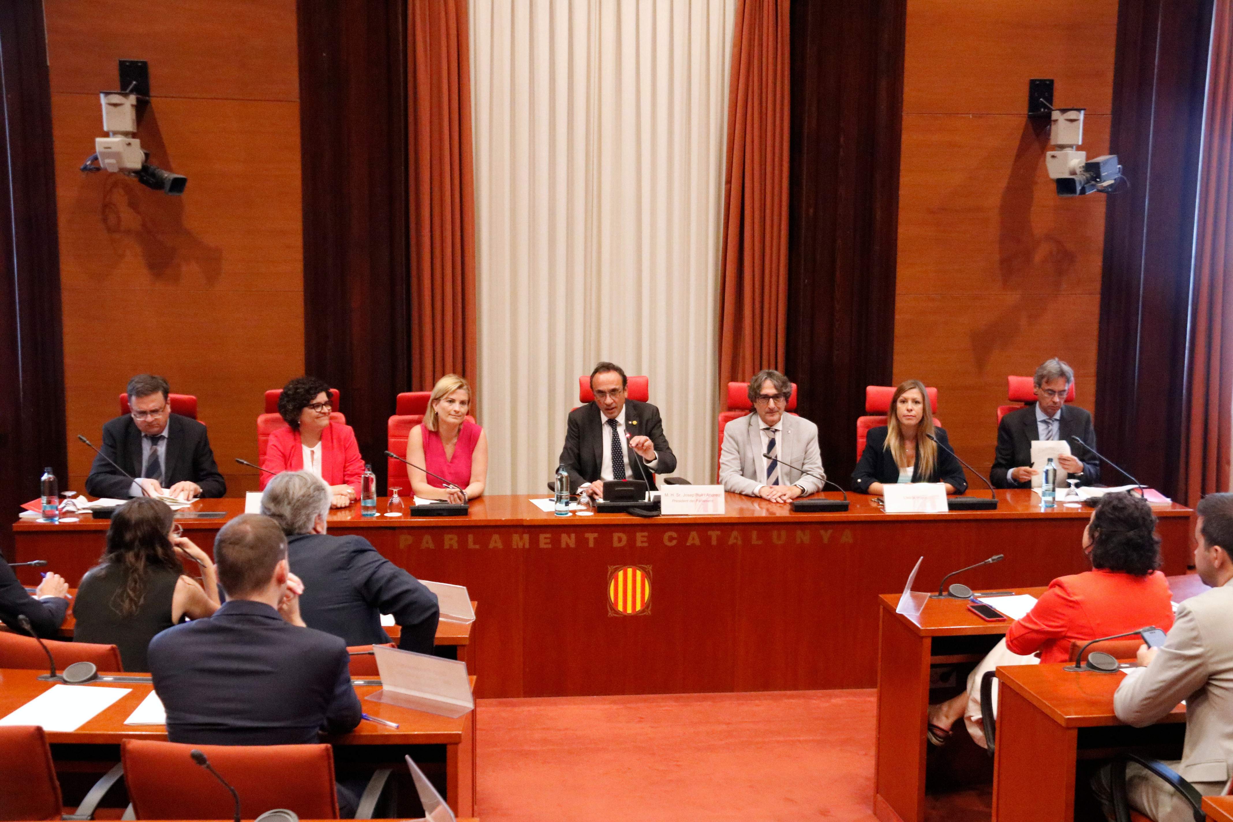 Constituïda la Diputació Permanent, sense majoria independentista, que ha de fixar la investidura