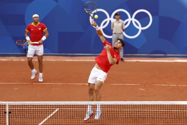 Carlos Alcaraz Rafa Nadal en acción Juegos Olímpicos EFE Carlos Alcaraz Rafa Nadal en acción Juegos Olímpicos EFE