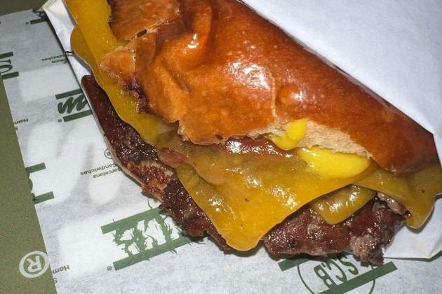 Cheeseburger – Sandwich Club Barcelona Cheeseburger – Sandwich Club Barcelona