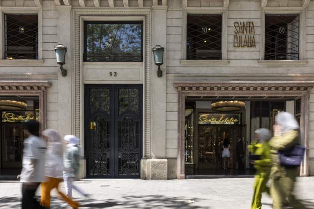 Exterior del comercio Santa Eulalia en paseo de Gràcia | Foto: Montse Giralt Exterior del comercio Santa Eulalia en paseo de Gràcia | Foto: Montse Giralt