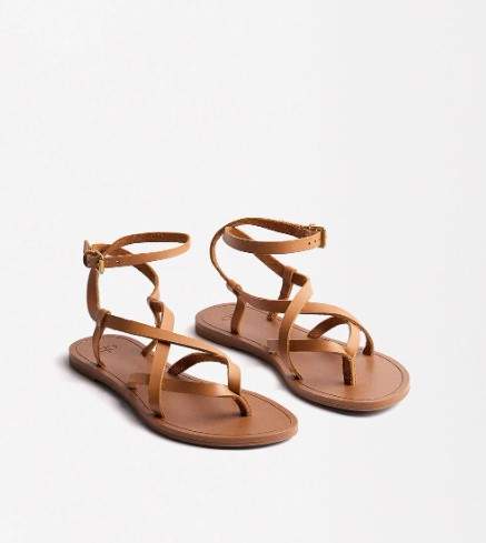 Nos llevamos puestas las sandalias de tiras más cómodas y bonitas del verano en Parfois