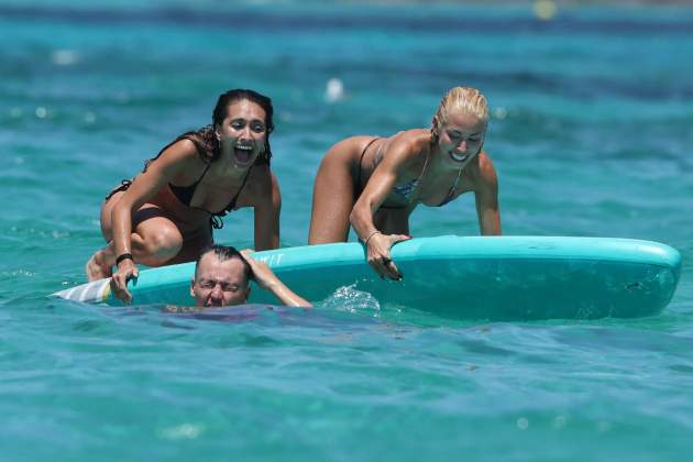 Jessica Goicoechea amigos en Ibiza / GTRES Jessica Goicoechea amigos en Ibiza / GTRES