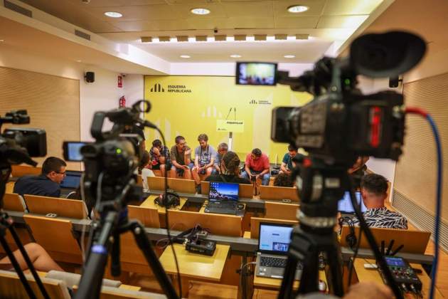 Votacio militancia ERC acuerdo PSC investidura Salvador Illa / Montse Giralt Votacio militancia ERC acuerdo PSC investidura Salvador Illa / Montse Giralt