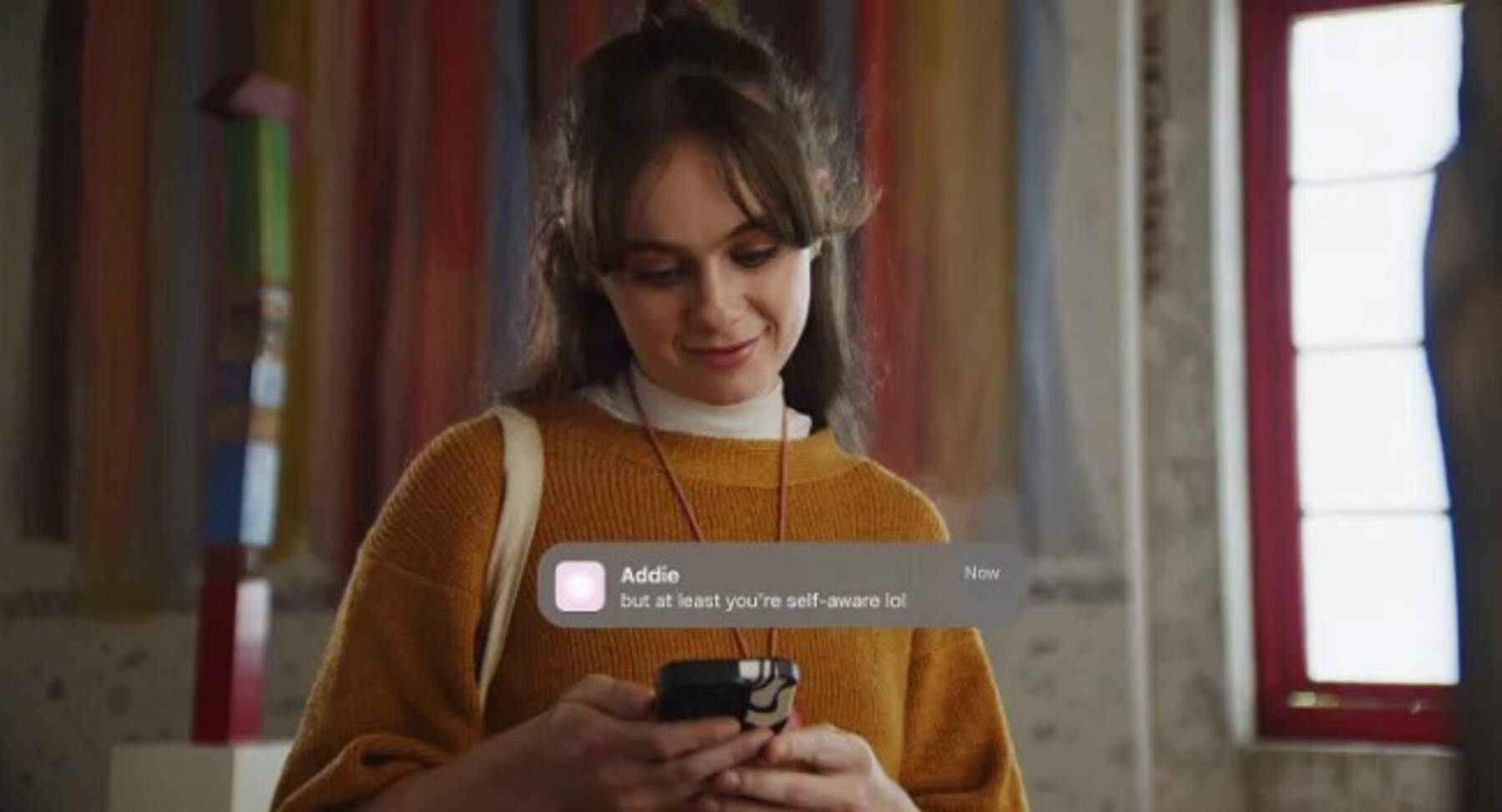 Friend: el dispositivo con IA que quiere ser tu amigo y puedes llevar colgando del cuello