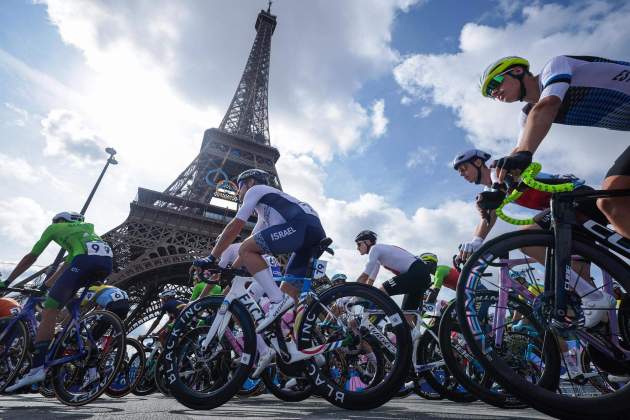 Ciclismo Torre Eiffel Juegos Olímpicos París 2024 / Foto: EFE Ciclismo Torre Eiffel Juegos Olímpicos París 2024 / Foto: EFE