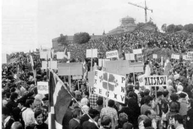 Primer Alderdi Eguna (Día de la Patria vasca) después de la dictadura franquista. Aralar, 1977. Fuente Eusko Ikaskuntza Primer Alderdi Eguna (Día de la Patria vasca) después de la dictadura franquista. Aralar, 1977. Fuente Eusko Ikaskuntza