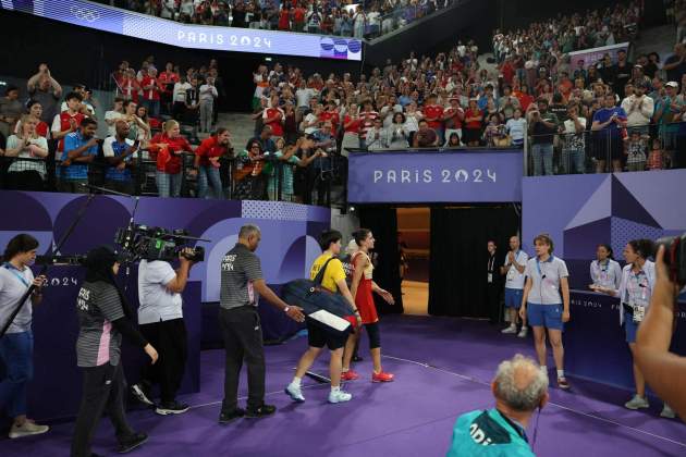Carolina Marín abandona semifinal bádminton / Foto: EFE Carolina Marín abandona semifinal bádminton / Foto: EFE
