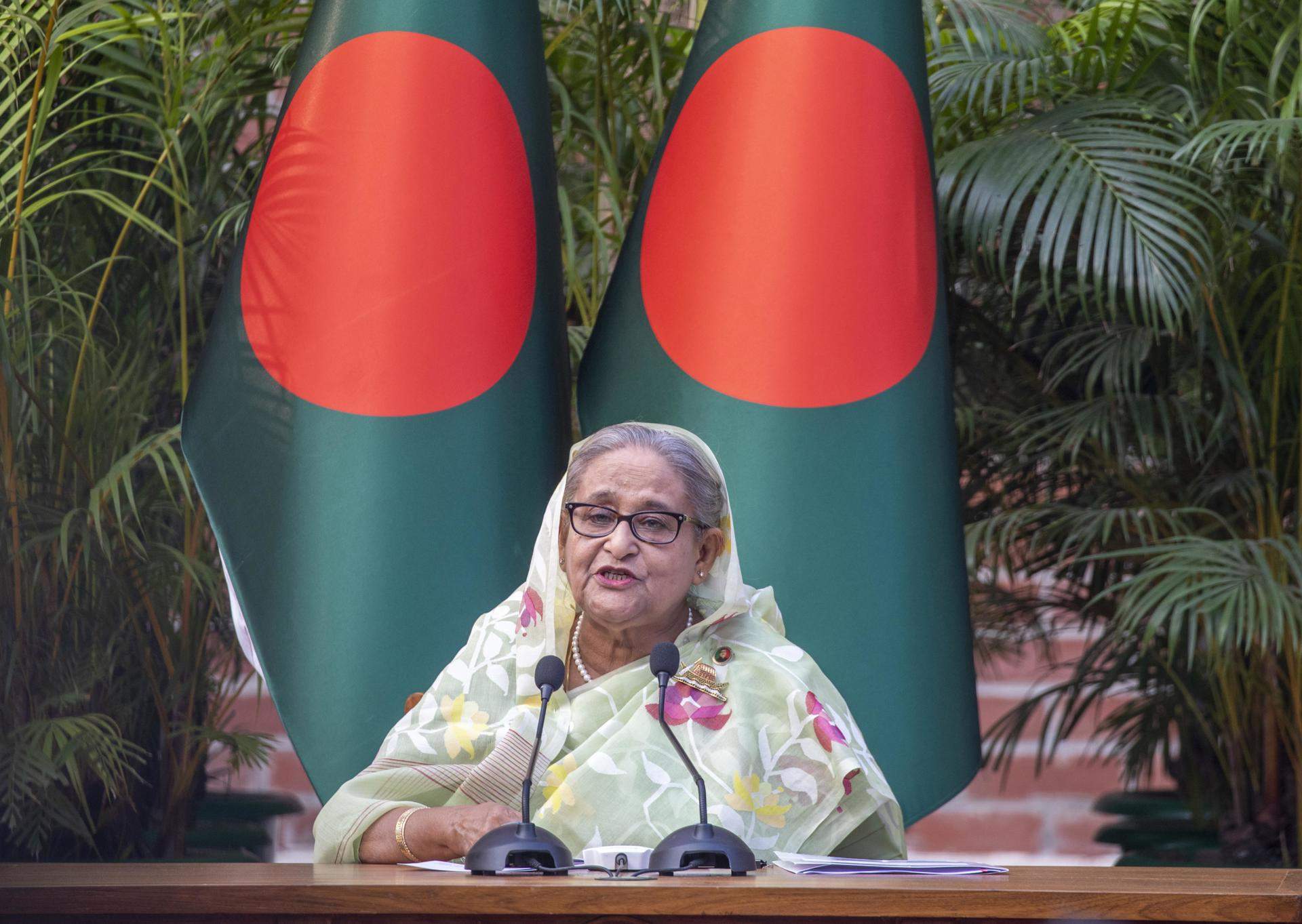 La primera ministra de Bangladés dimite y abandona el país a raíz de las protestas masivas