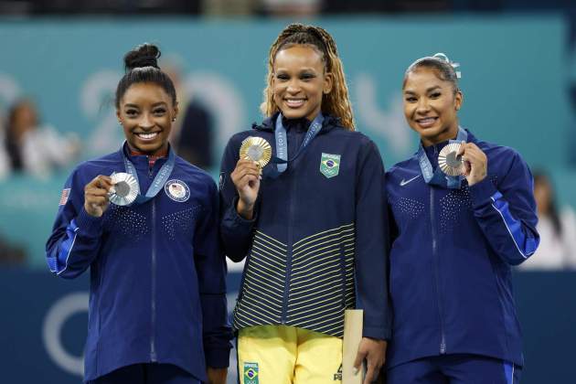 Simone Biles con su plata en los Juegos Olimpicos de Paris / Foto: EFE Simone Biles con su plata en los Juegos Olimpicos de Paris / Foto: EFE