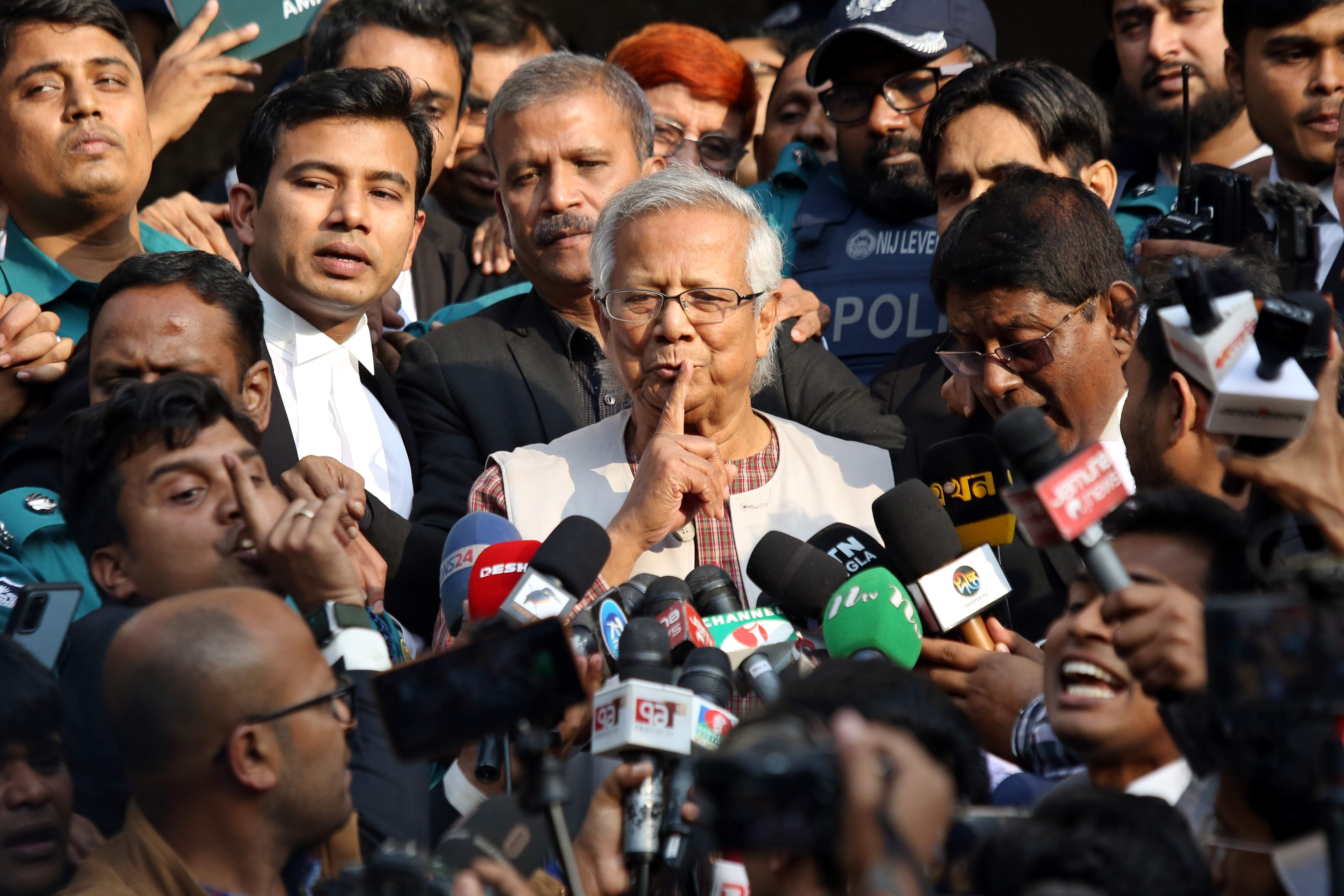 El premio Nobel Muhammad Yunus dirigirá el gobierno interino de Bangladés
