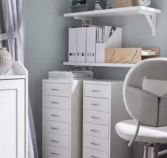 Aquesta calaixera retro amb rodes de color groc ens ha robat el cor a Ikea