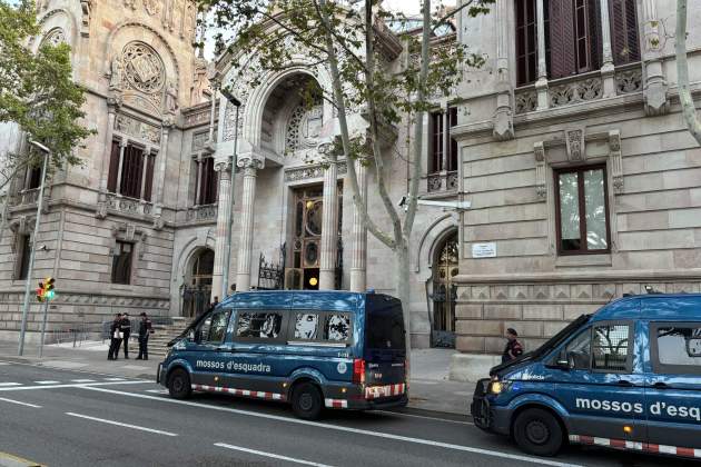 Mossos arribada Puigdemont. Guillem RS Mossos arribada Puigdemont. Guillem RS