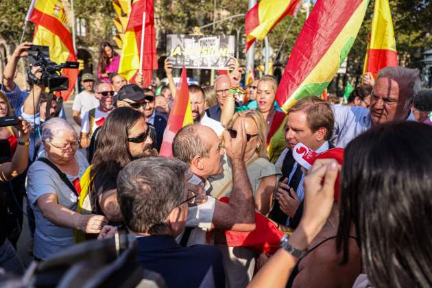 Diputats de Vox entren al parc de la Ciutadella Montse Giralt Diputats de Vox entren al parc de la Ciutadella Montse Giralt