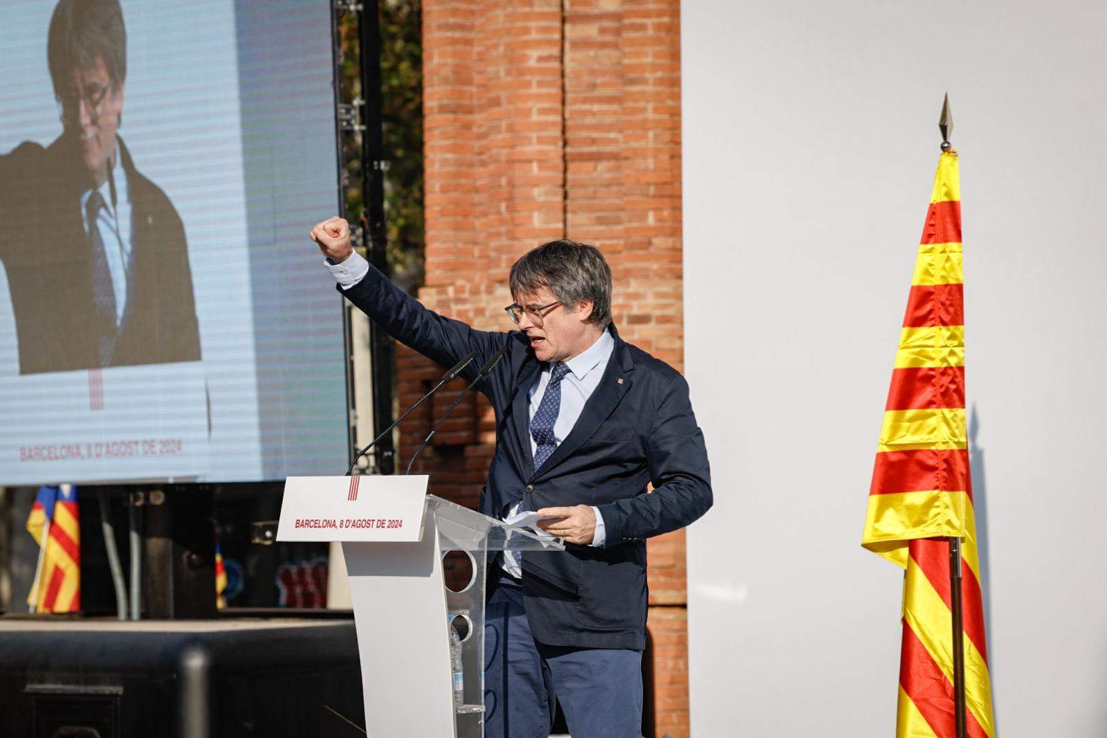Carles Puigdemont intervé a l'Arc de Triomf Carles Puigdemont Carles Puigdemont intervé a l'Arc de Triomf Carles Puigdemont