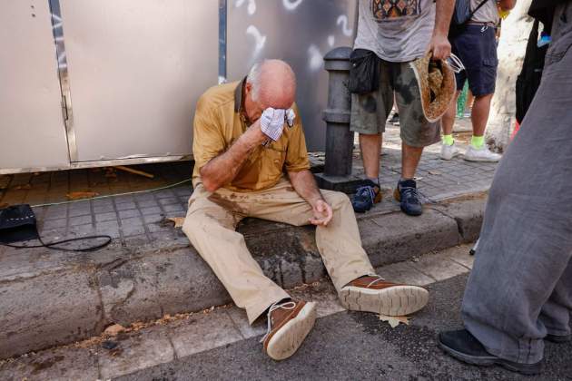Mossos Esquadra disolen amb porres i gas pebre manifestants rebuda Puigdemont intenten accedir Ciutadella Carlos Baglietto Mossos Esquadra disolen amb porres i gas pebre manifestants rebuda Puigdemont intenten accedir Ciutadella Carlos Baglietto