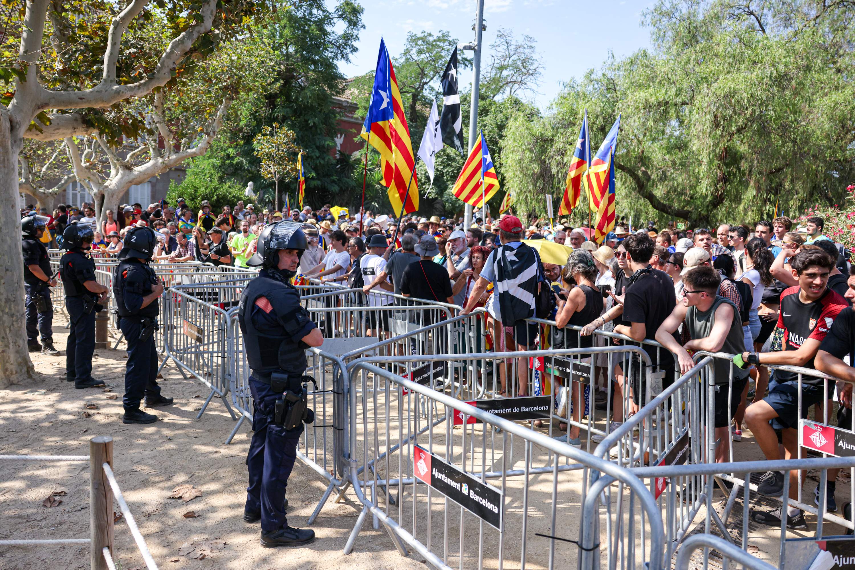 El manifestantes independentistas entre en el parque de la Ciutadella. Montse Giralt El manifestantes independentistas entre en el parque de la Ciutadella. Montse Giralt