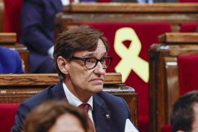 Llaç groc a l'escó de Carles Puigdemont EFE Llaç groc a l'escó de Carles Puigdemont EFE