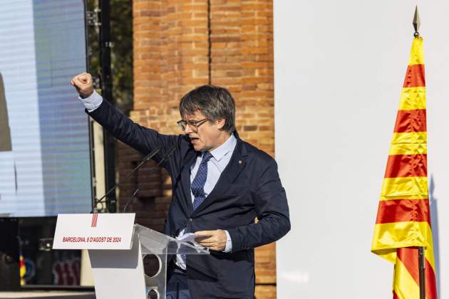 Arribada Carles Puigdemont Arc de Triomf escenari discurs / foto: Carlos Baglietto Arribada Carles Puigdemont Arc de Triomf escenari discurs / foto: Carlos Baglietto