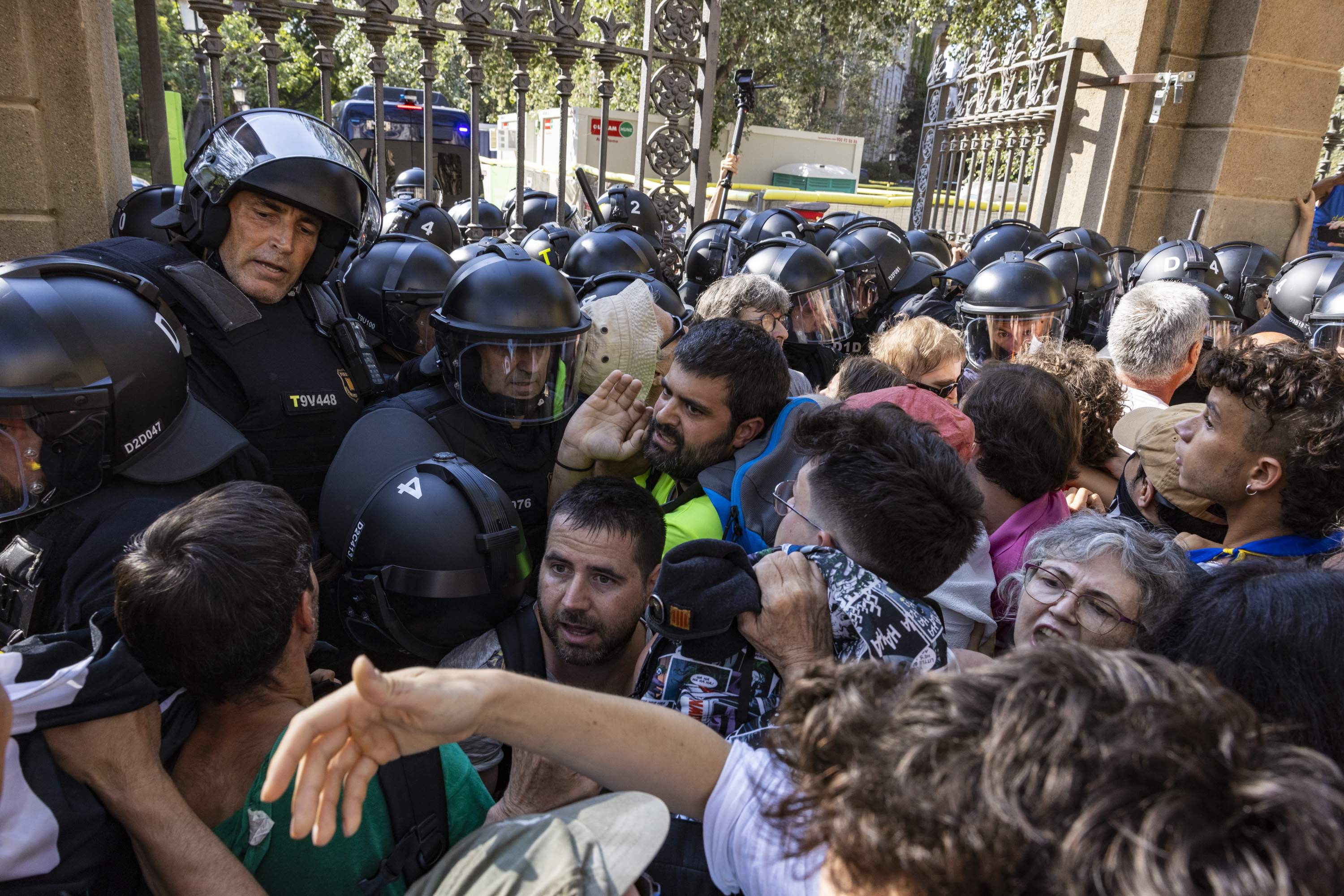 Se elevan a 11 los activistas multados con 1.000 euros por la visita del president Puigdemont