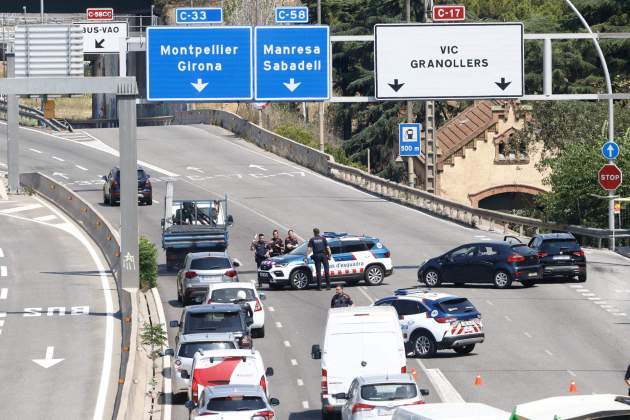 Controls operació Gàbia dels Mossos per localitzar Puigdemont a les Rondes de Barcelona Efe Controls operació Gàbia dels Mossos per localitzar Puigdemont a les Rondes de Barcelona Efe