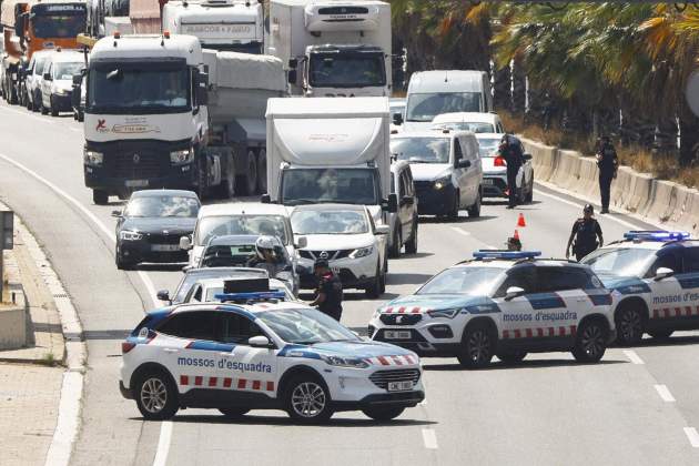 Controles operación Jaula de los Mossos para localizar Puigdemont en las Rondas de Barcelona Efe