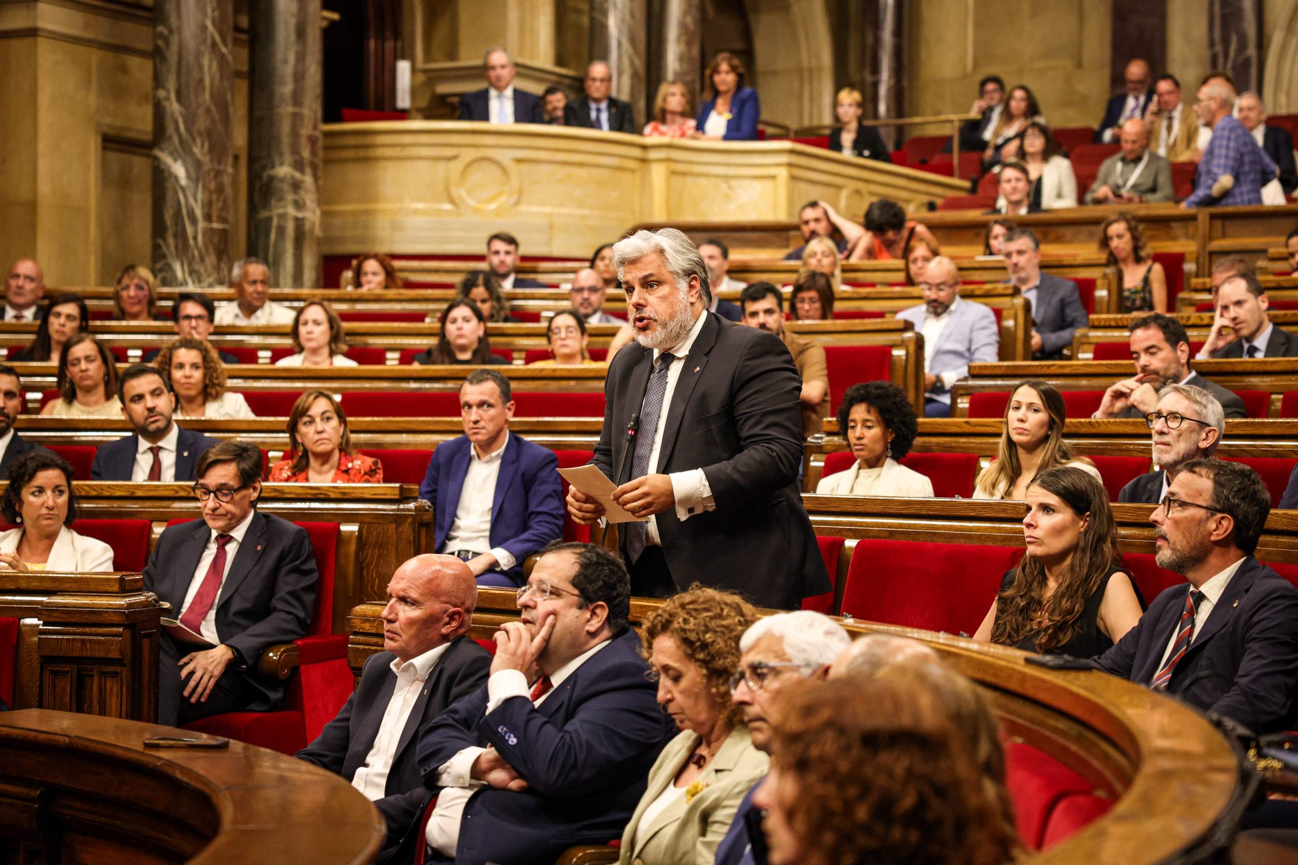 Junts i PP, amb l'abstenció del PSC, reclamen a Illa tirar endavant el PDU del Hard Rock