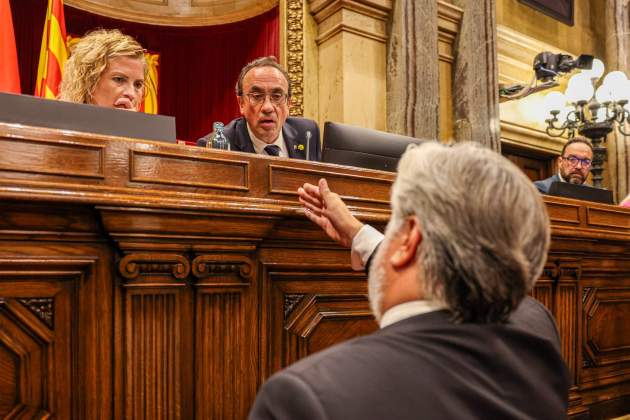 Albert Batet Josep Rull parlamento mesa / Montse Giralt Albert Batet Josep Rull parlamento mesa / Montse Giralt