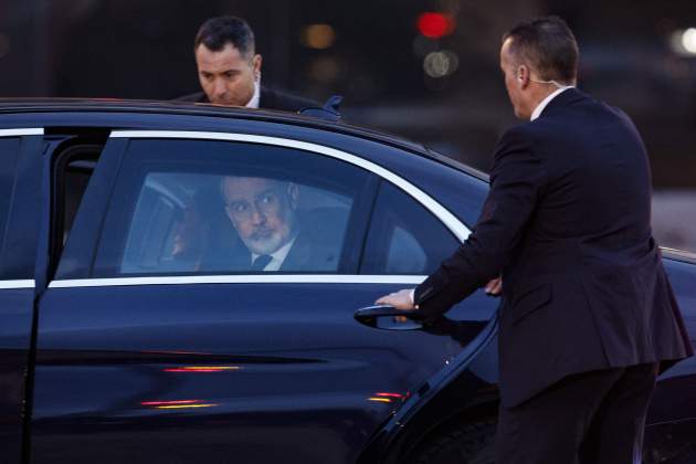 Felipe VI en el coche oficial Felipe VI en el coche oficial