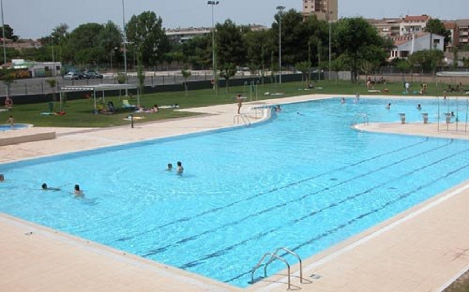 Un niño de 6 años muere ahogado en la piscina municipal de Tàrrega