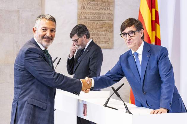 El nou conseller d'Empresa i Treball, Miquel Sàmper, amb el president Illa / Foto: Carlos Baglietto El nou conseller d'Empresa i Treball, Miquel Sàmper, amb el president Illa / Foto: Carlos Baglietto