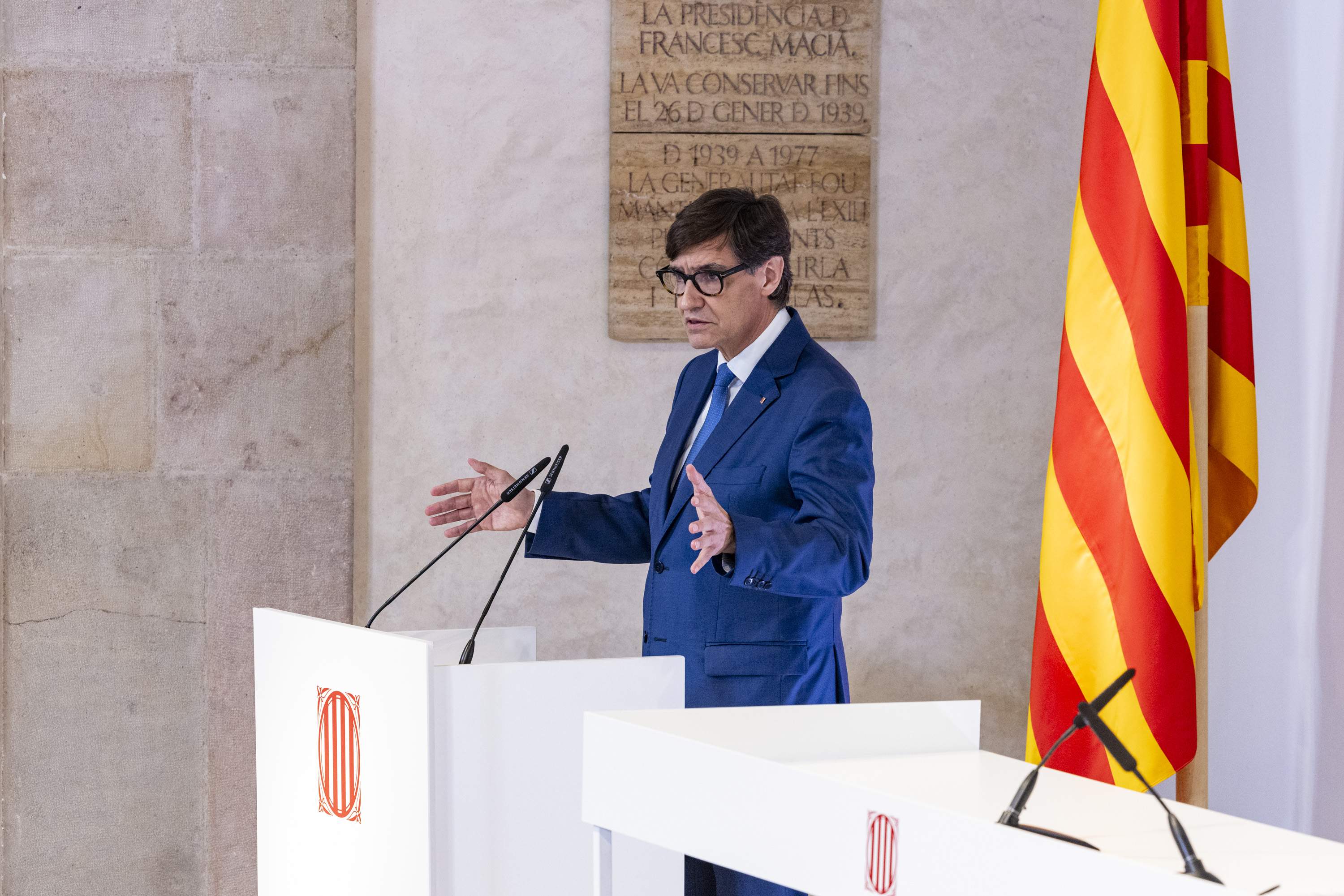 Salvador Illa supera el primer any de mandat pendent de Sánchez i entre retrets d'espanyolització