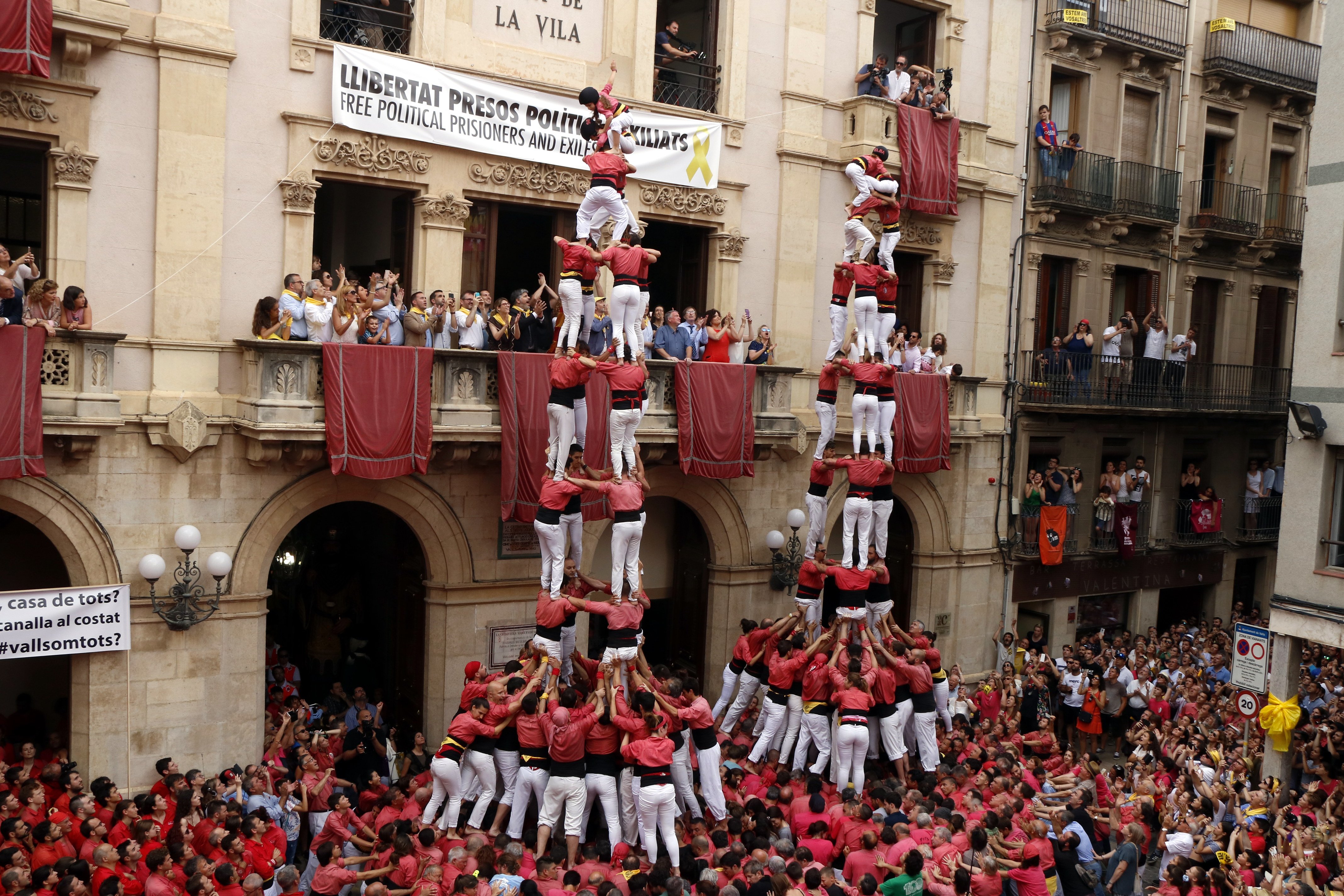 Valls estalla ante una diada castellera de gama extra