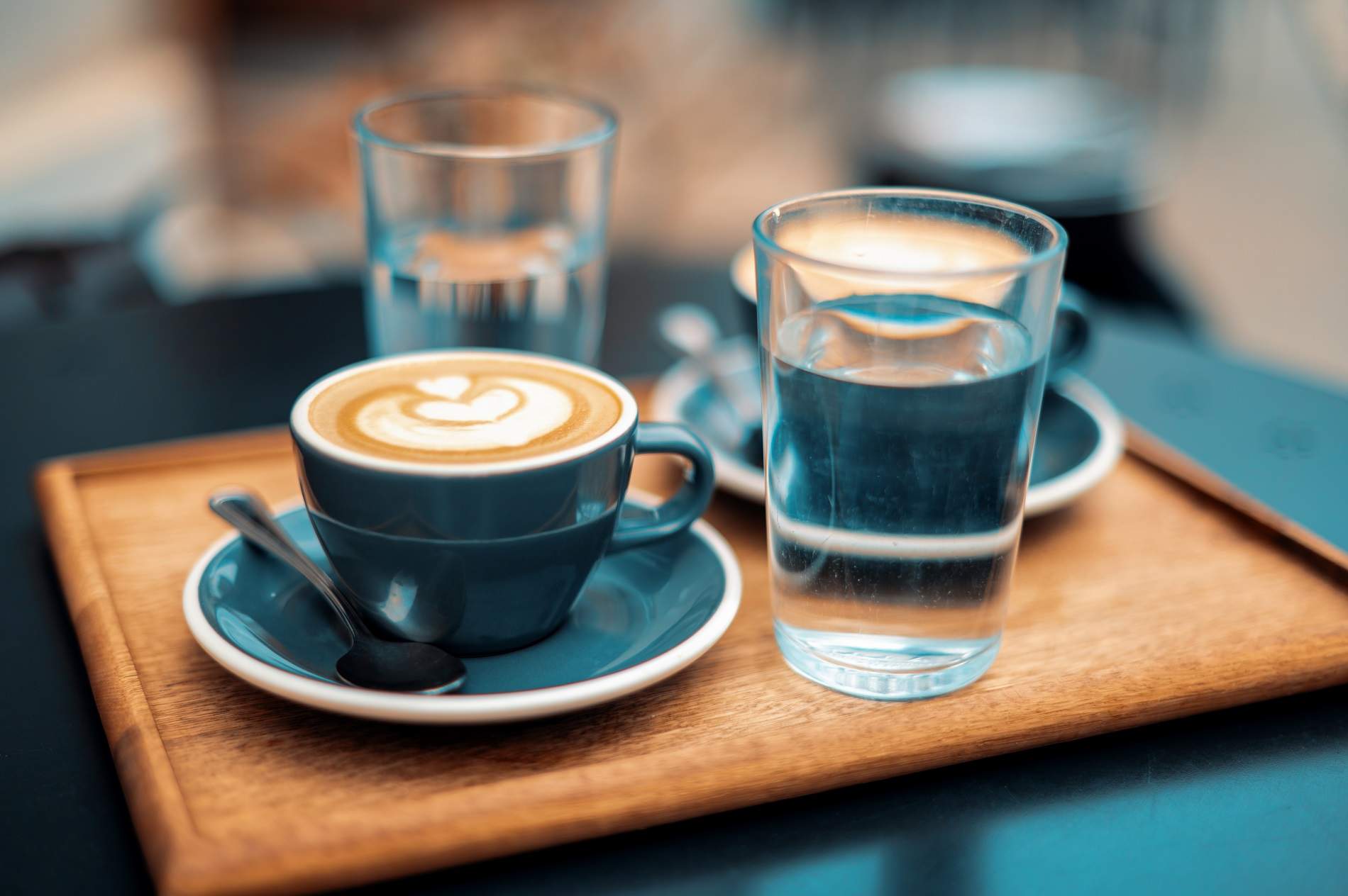 Per què s'ha de prendre el cafè amb un vas d'aigua? El motiu que al·leguen els experts