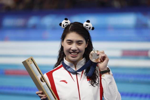 Zhang Yufei con una de sus medallas de bronce en Paris 2024 / Foto: EFE Zhang Yufei con una de sus medallas de bronce en Paris 2024 / Foto: EFE