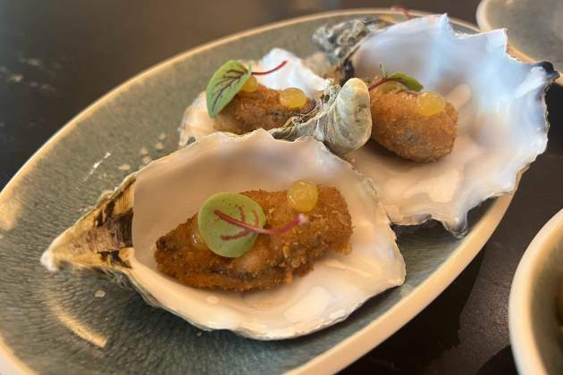 Ostras fritas con hielo|gel de vinagreta cítrica – Volta – Rosa Molinero Trias Ostras fritas con hielo|gel de vinagreta cítrica – Volta – Rosa Molinero Trias