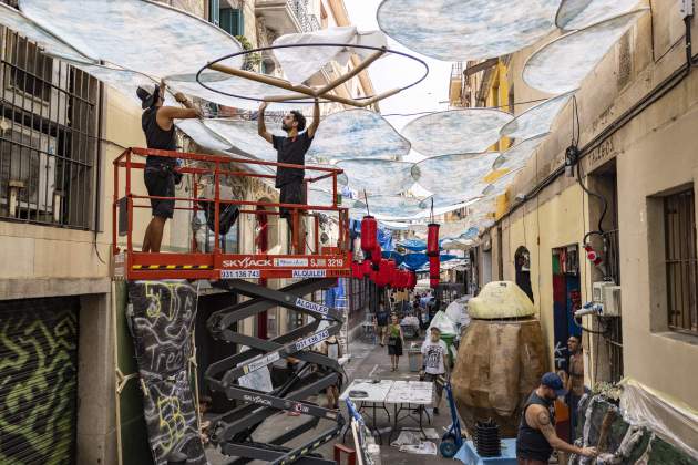 Preparació festes de gràcia 2024 carrer mozart / Foto: Carlos Baglietto Preparació festes de gràcia 2024 carrer mozart / Foto: Carlos Baglietto