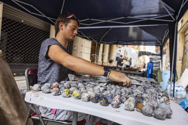 Preparació fiestas de gràcia 2024 calle libertad / Foto: Carlos Baglietto Preparació fiestas de gràcia 2024 calle libertad / Foto: Carlos Baglietto