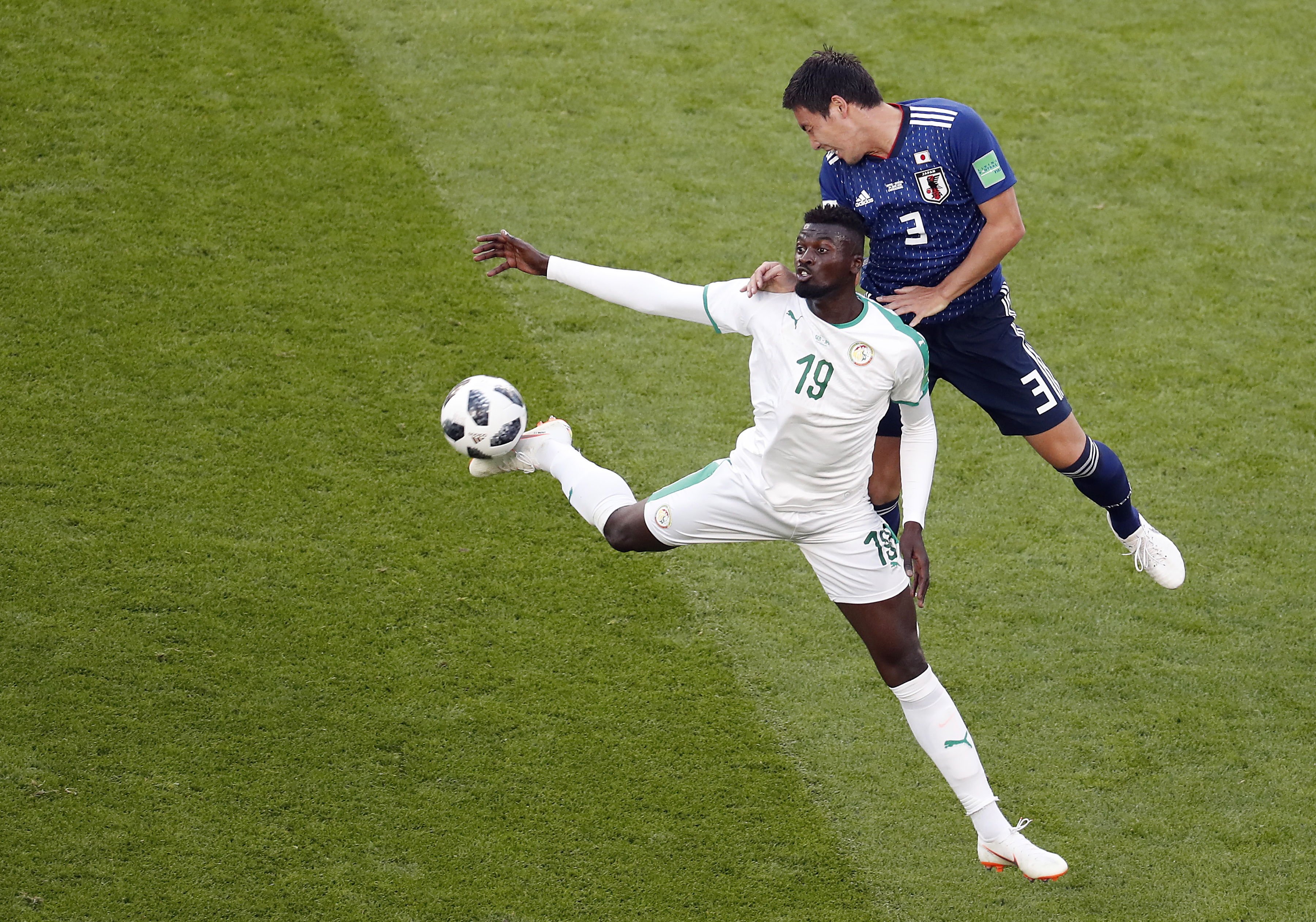 El Japó espatlla la festa del Senegal (2-2)