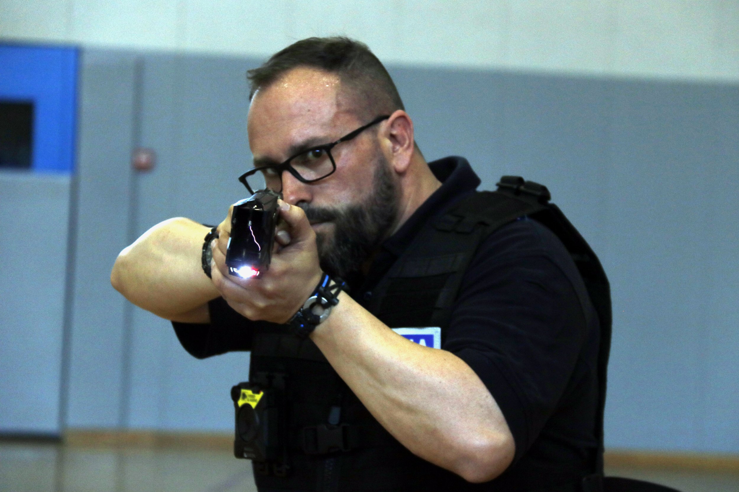 Los Mossos d'Esquadra de Barcelona ya tienen la pistola Taser