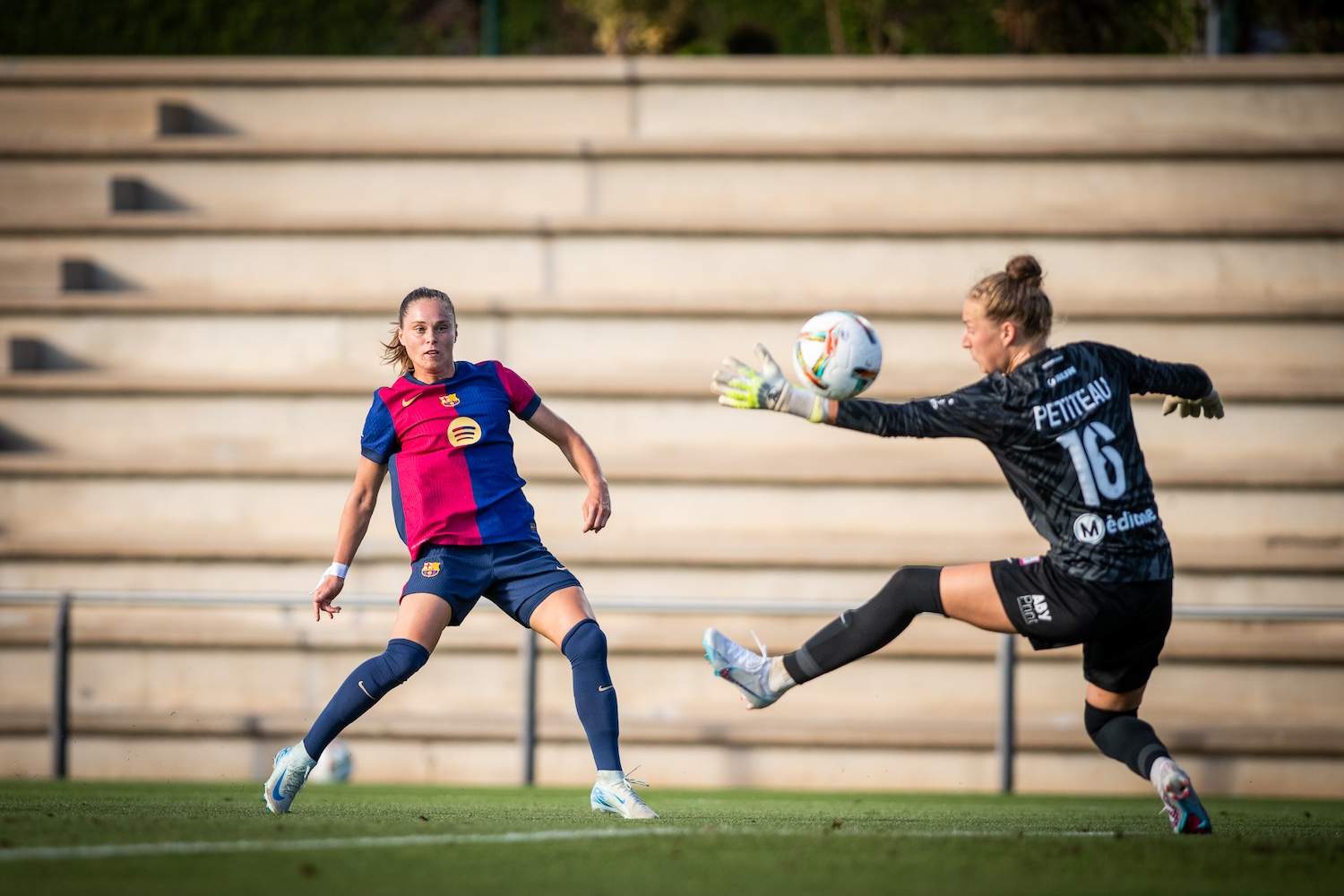 El Barça femenino pone la directa a la pretemporada con una goleada contra el Montpellier (5-0)