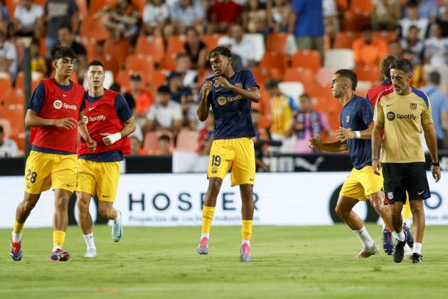 Lamine Yamal calentamiento Barça / Foto: EFE Lamine Yamal calentamiento Barça / Foto: EFE
