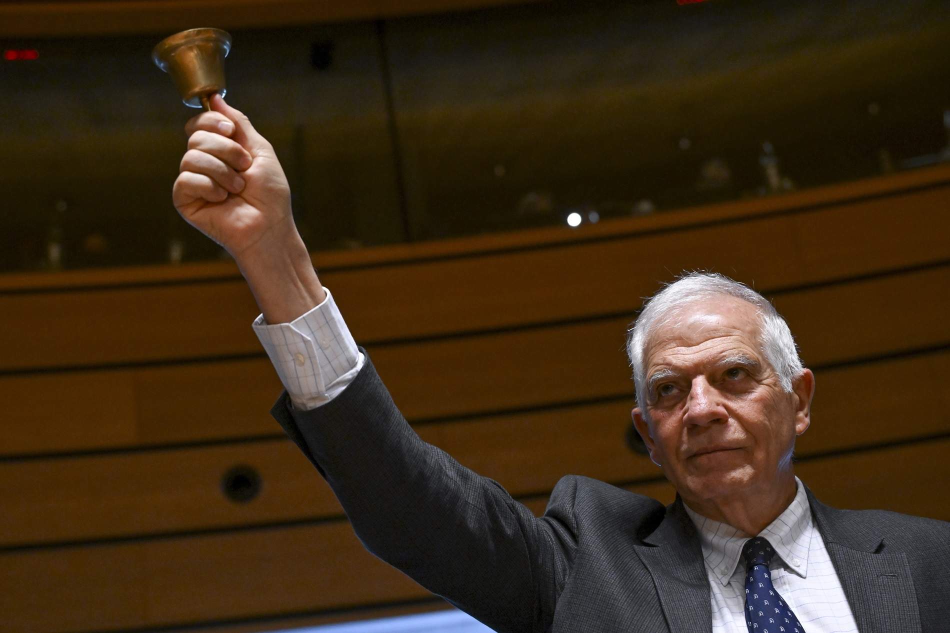 Portadas: Josep Borrell se sincera en 'El País'