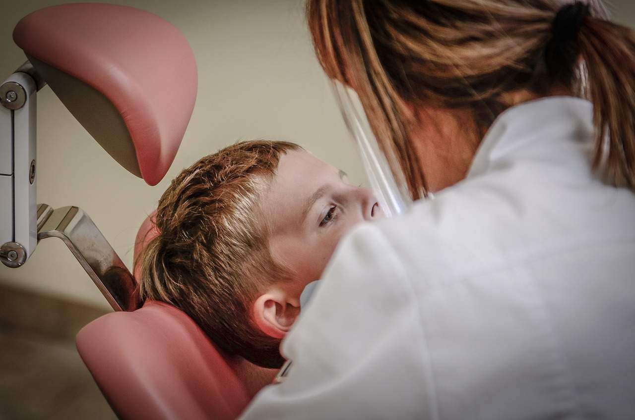 Janira Sánchez, dentista: "Si t'esbandeixes amb aigua estaràs eliminant tots els principis actius"