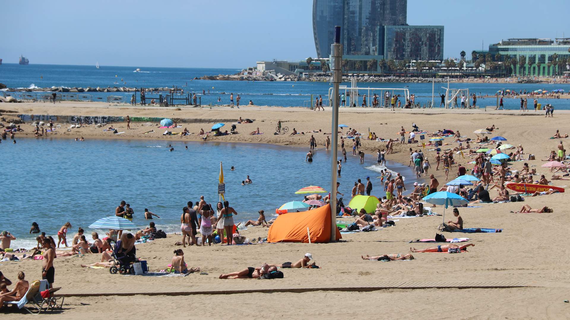 Adiós a la lluvia y las tormentas: tiempo de playa y de verano en Catalunya